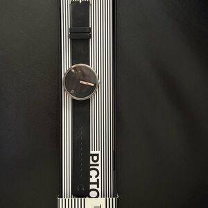 Black Dial / Black Silicon Strap PICTO Wrist Watch